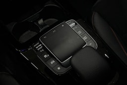musta Mercedes-Benz CLA 2023 kuva 18.