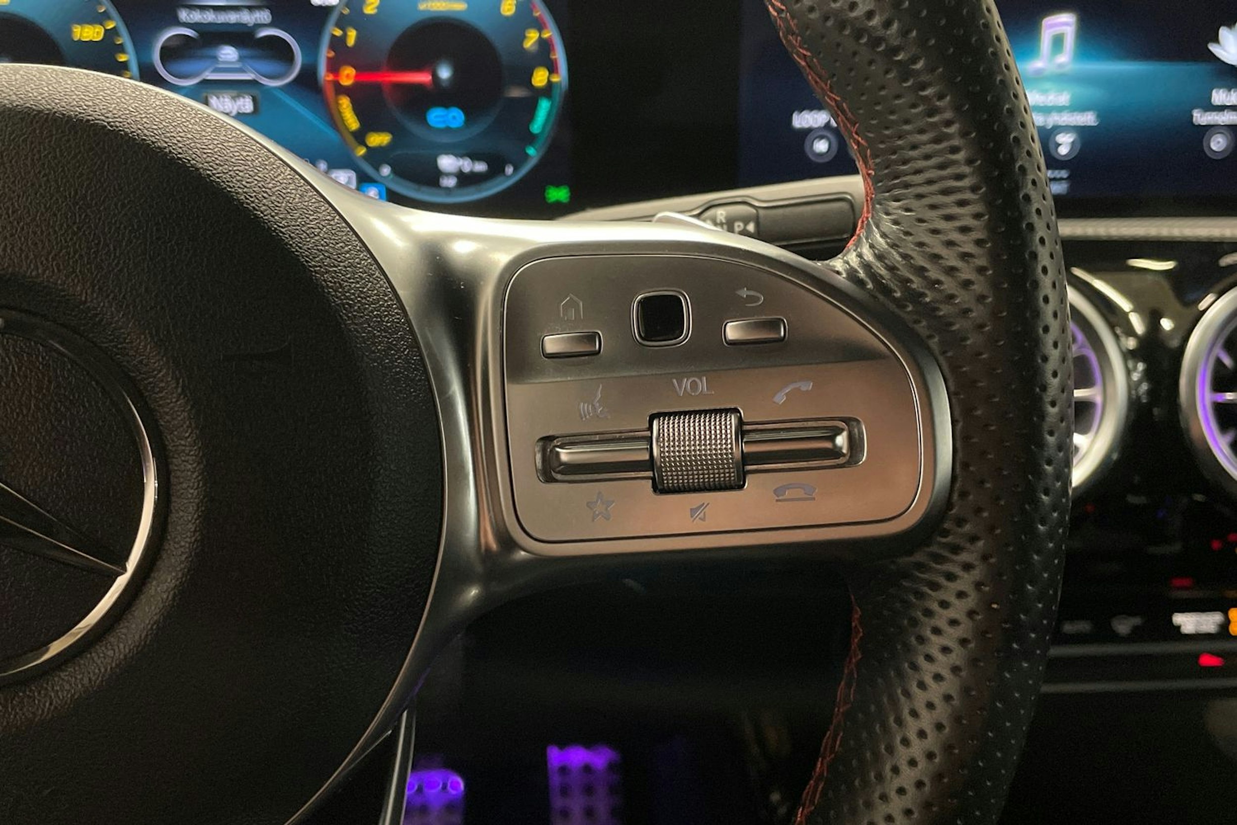 musta Mercedes-Benz CLA 2023 kuva 20.