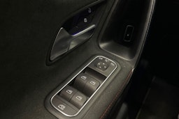 musta Mercedes-Benz CLA 2023 kuva 22.