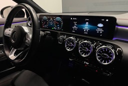 musta Mercedes-Benz CLA 2023 kuva 25.