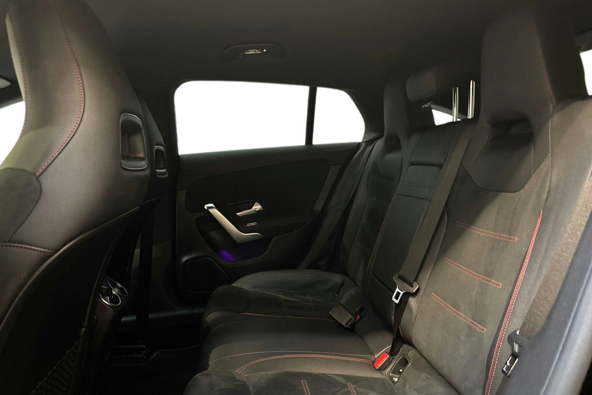 musta Mercedes-Benz CLA 2023 kuva 8.