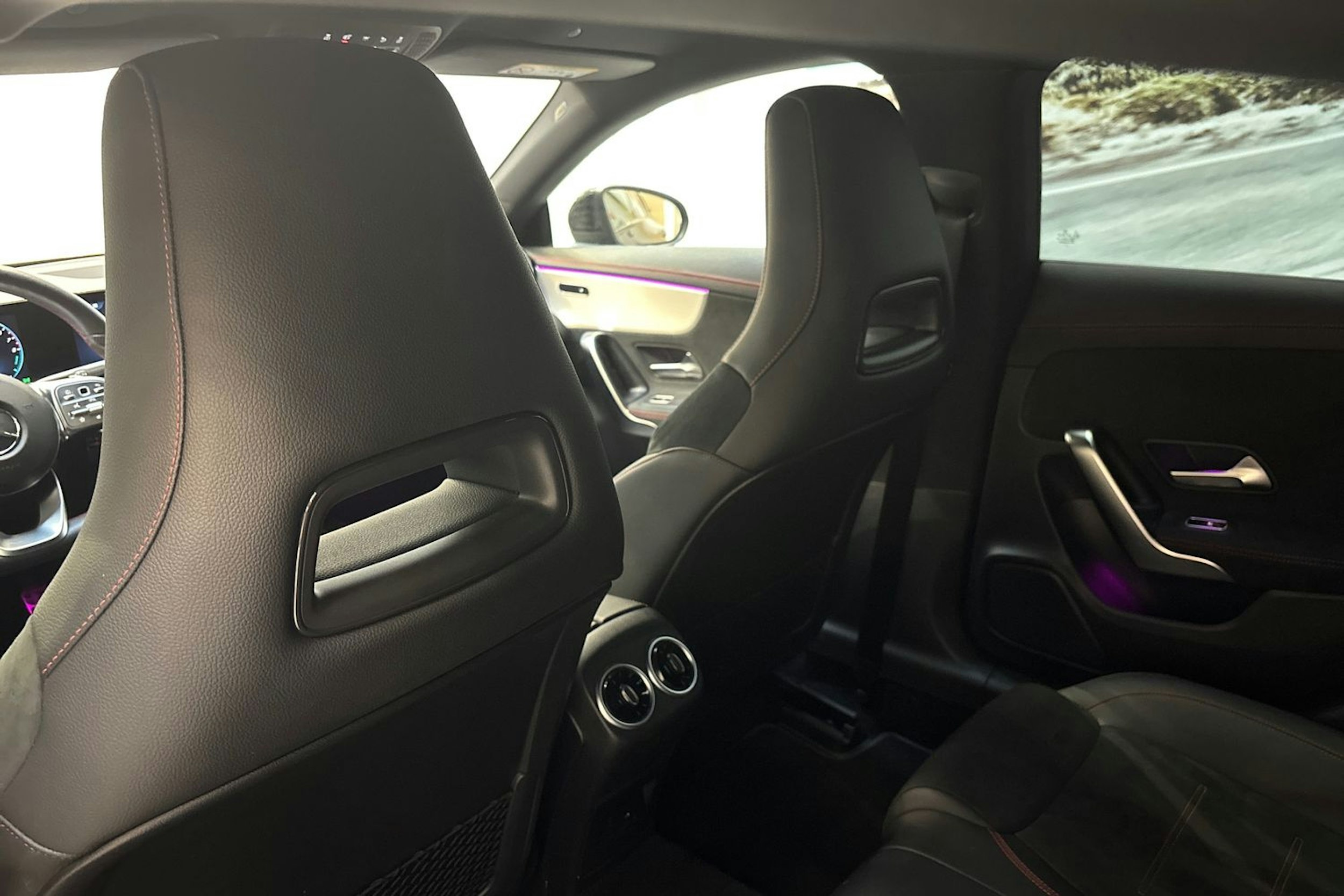 musta Mercedes-Benz CLA 2023 kuva 15.