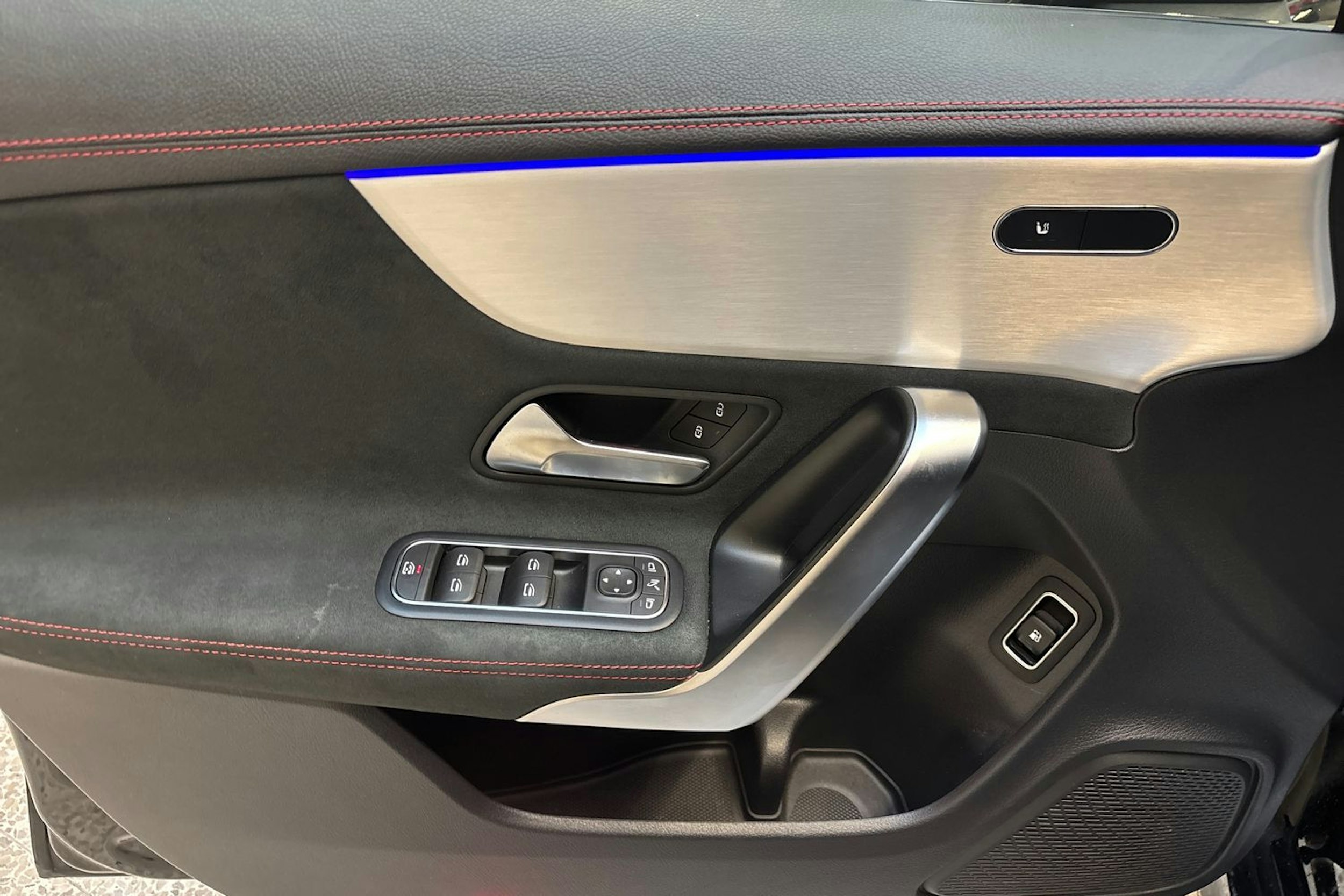 musta Mercedes-Benz CLA 2023 kuva 16.