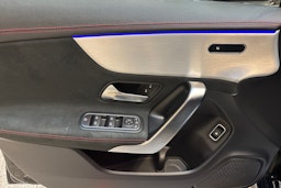 musta Mercedes-Benz CLA 2023 kuva 16.