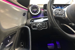 musta Mercedes-Benz CLA 2023 kuva 17.