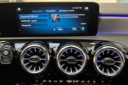 musta Mercedes-Benz CLA 2023 kuva 22.