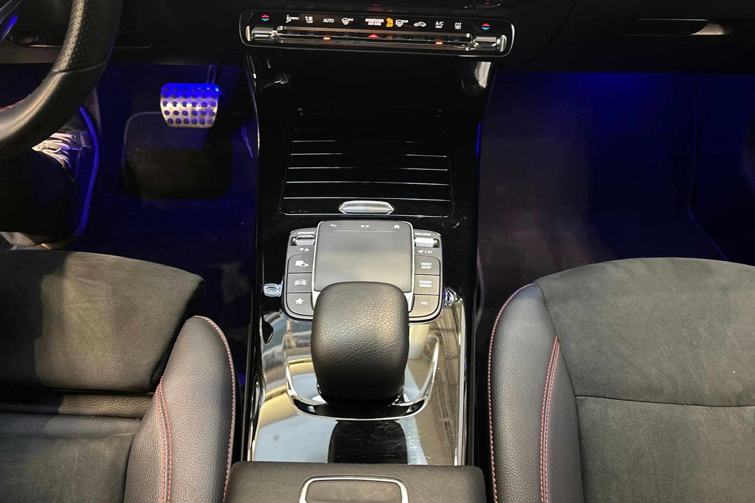 musta Mercedes-Benz CLA 2023 kuva 24.