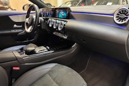 musta Mercedes-Benz CLA 2023 kuva 26.