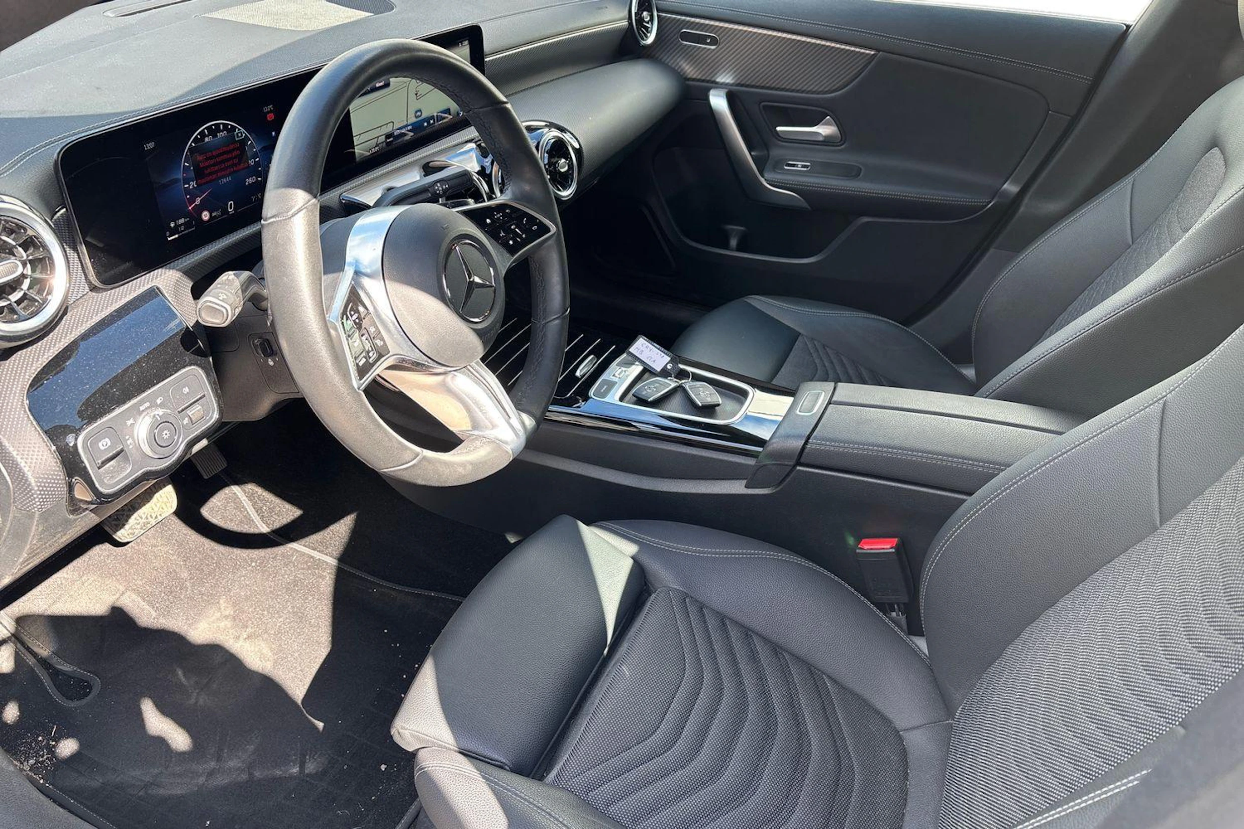 sininen Mercedes-Benz CLA 2025 kuva 3.