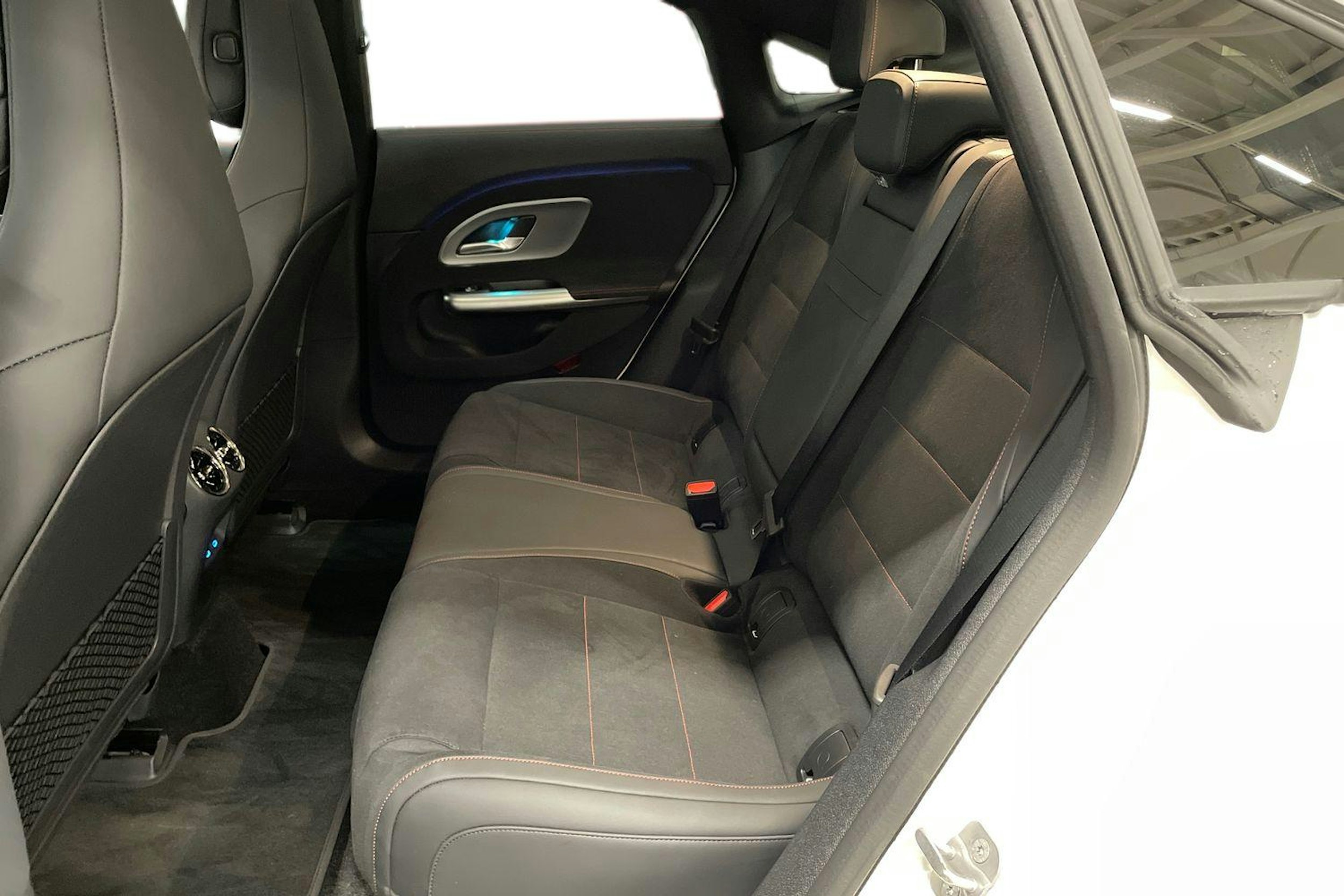 valkoinen Mercedes-Benz CLA 2025 kuva 10.