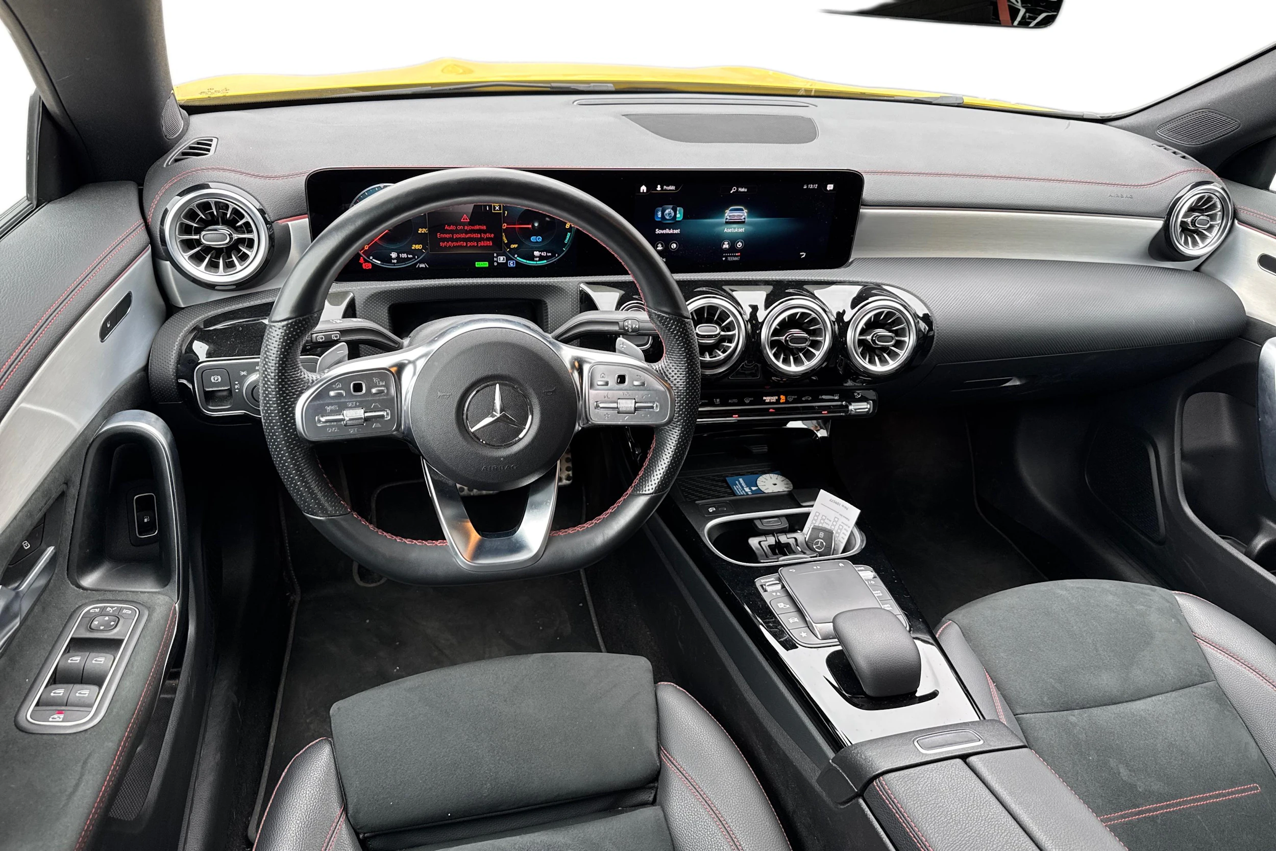 keltainen Mercedes-Benz CLA 2023 kuva 3.