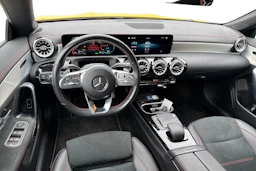 keltainen Mercedes-Benz CLA 2023 kuva 3.