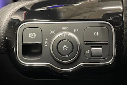 harmaa Mercedes-Benz CLA 2021 kuva 23.