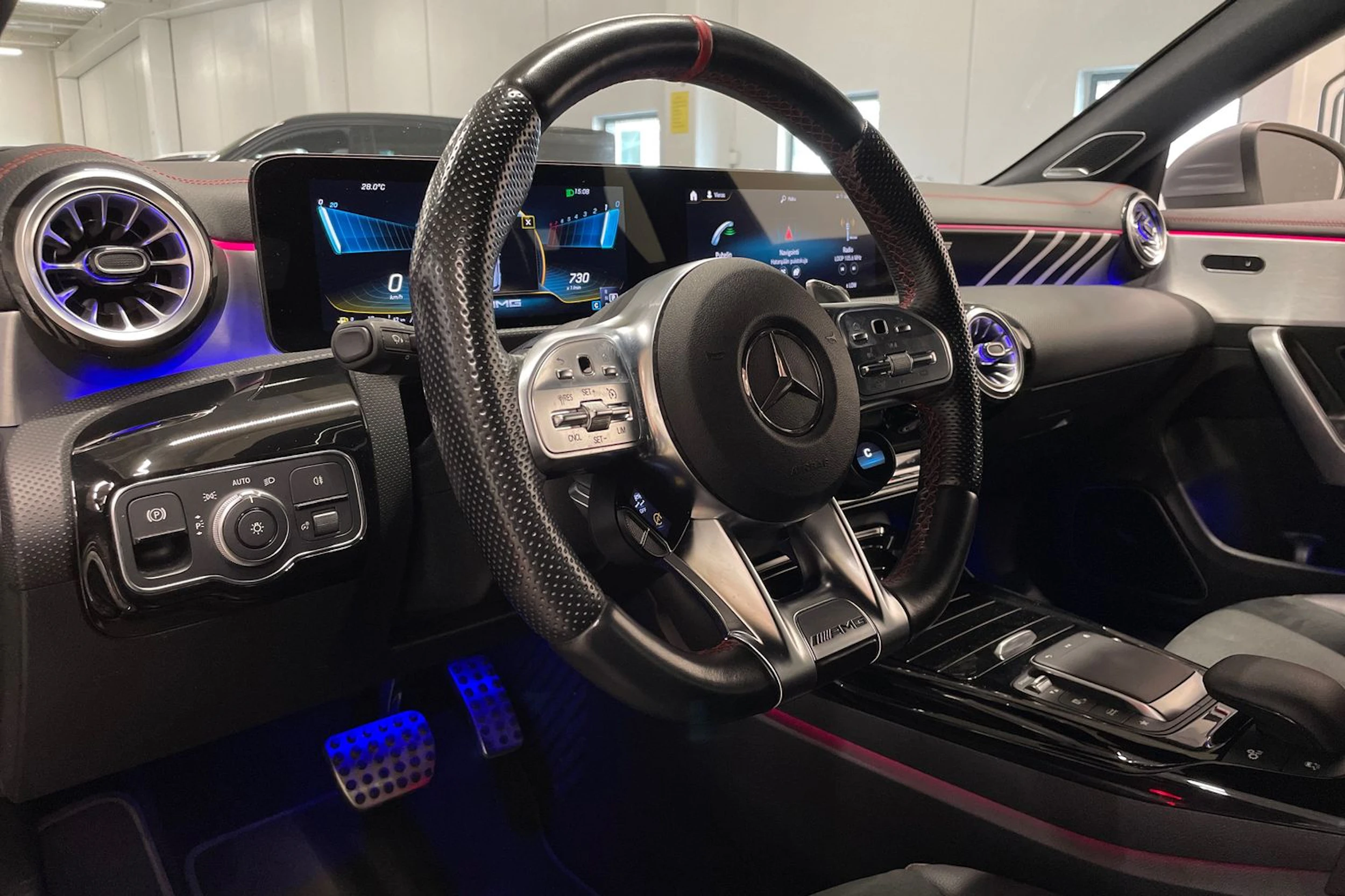 harmaa Mercedes-Benz CLA 2021 kuva 27.