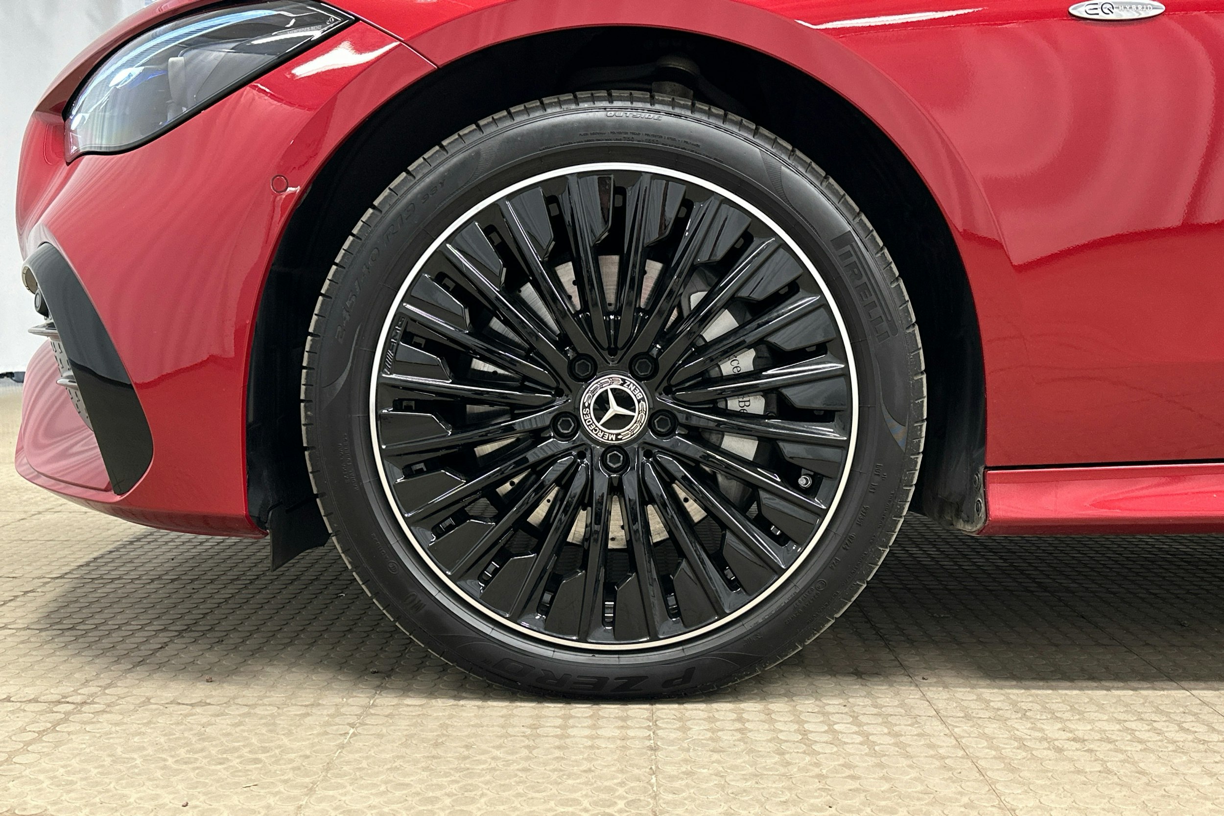 punainen Mercedes-Benz CLE 2024 kuva 9.