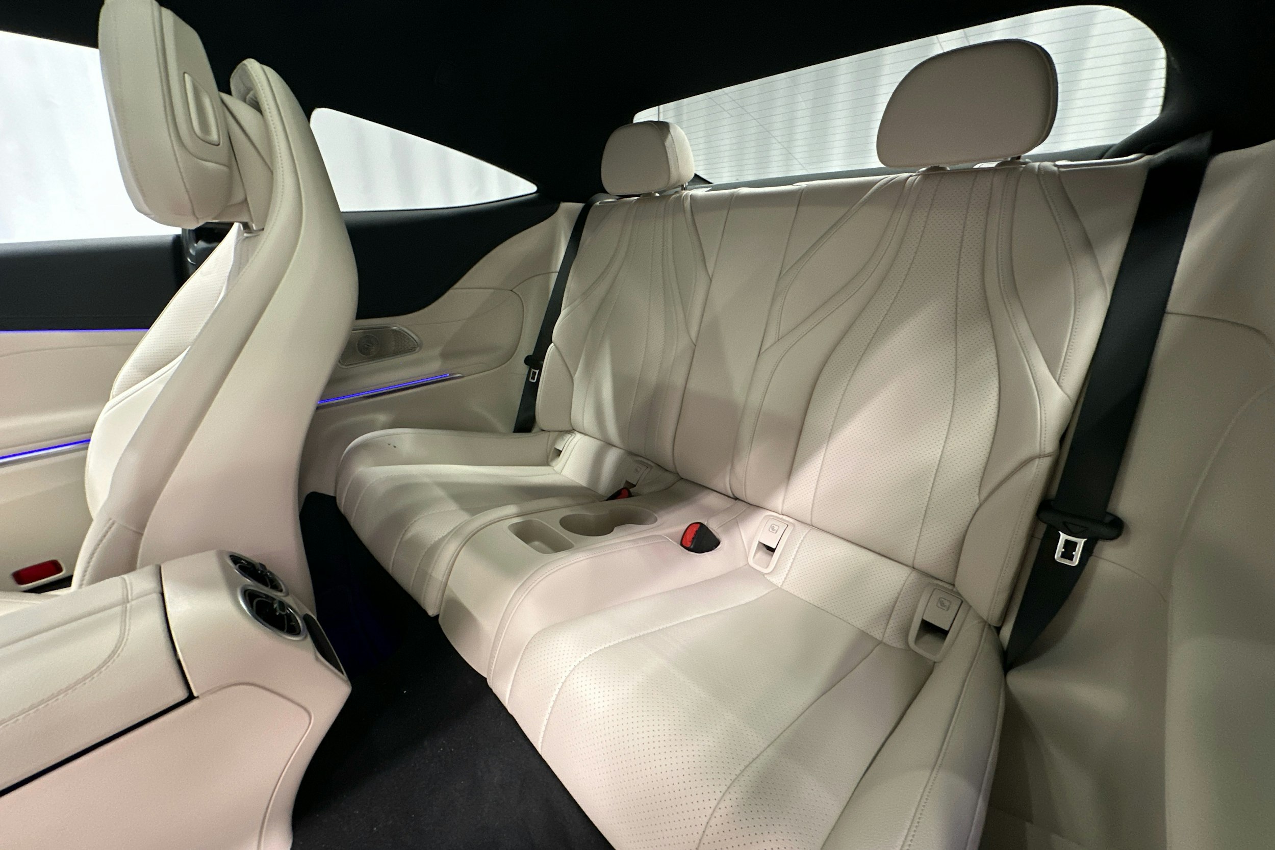 punainen Mercedes-Benz CLE 2024 kuva 22.
