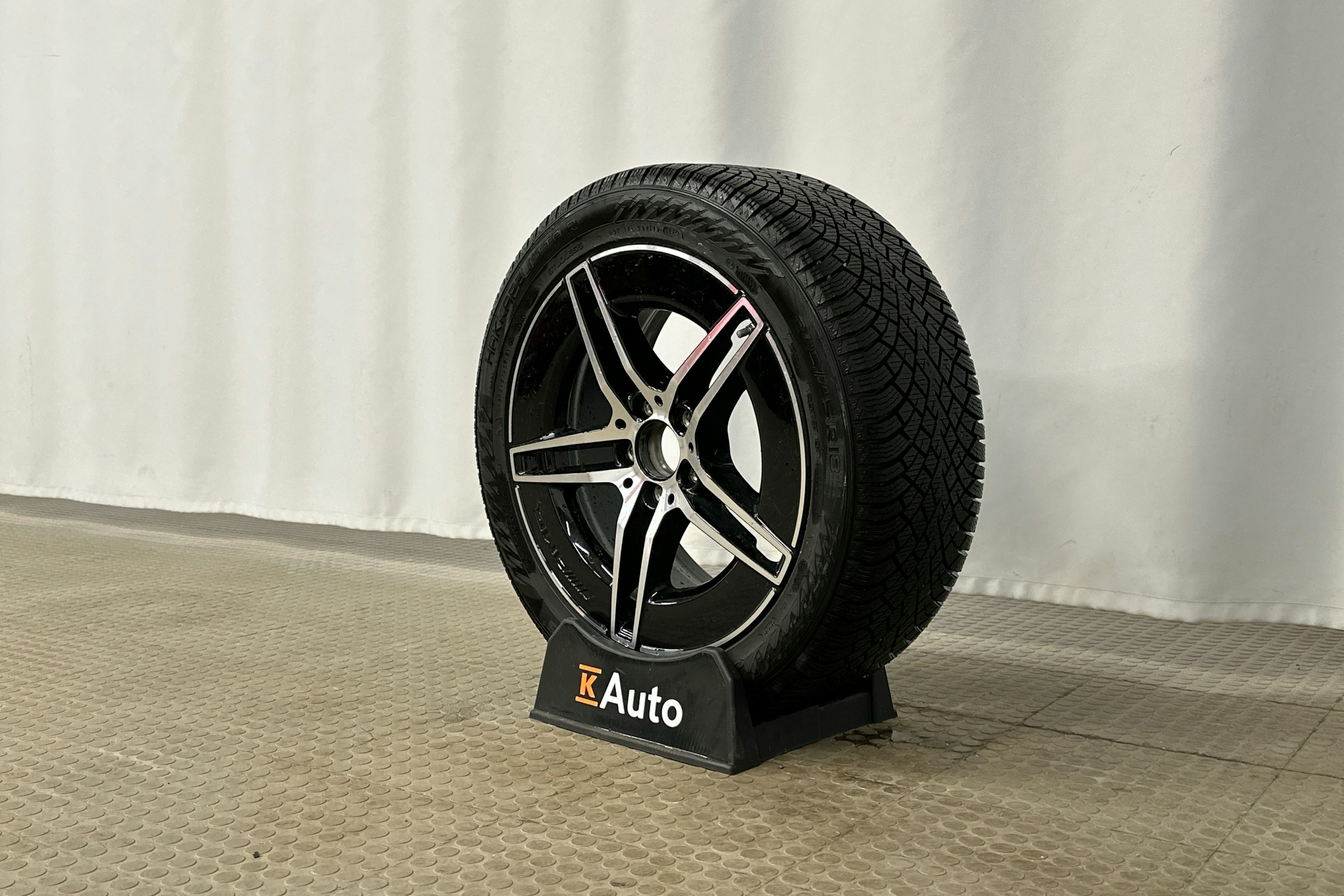 punainen Mercedes-Benz CLE 2024 kuva 27.