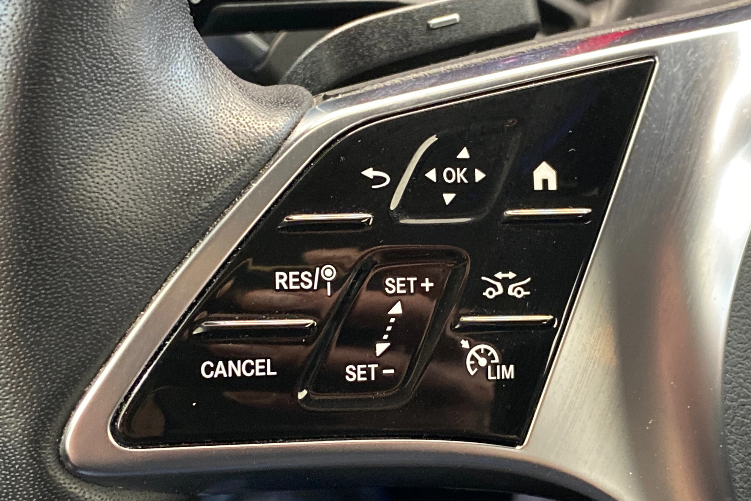 valkoinen Mercedes-Benz CLE 2024 kuva 29.