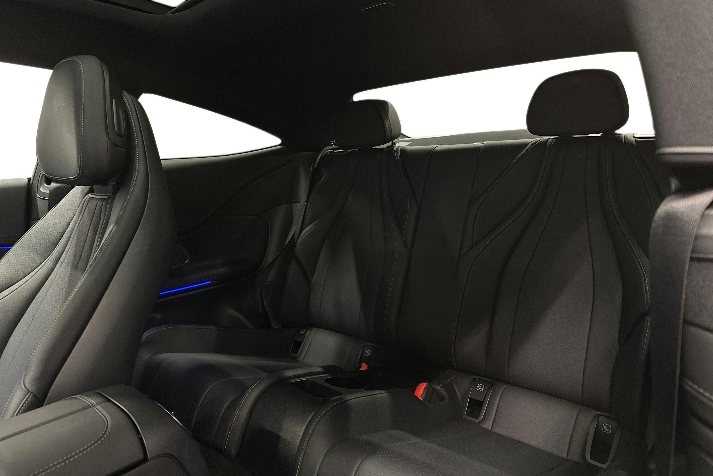 sininen Mercedes-Benz CLE 2024 kuva 10.