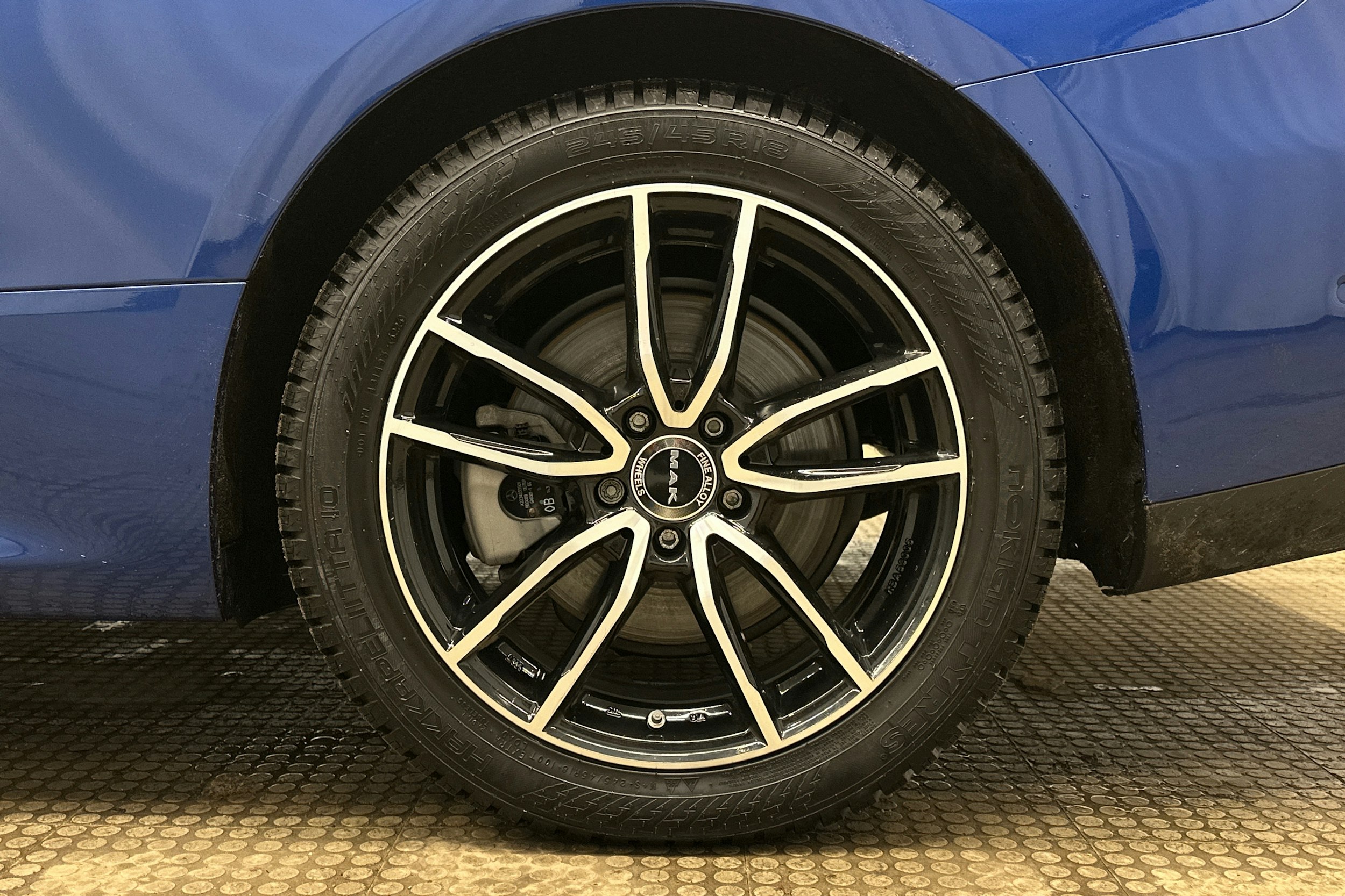 sininen Mercedes-Benz CLE 2024 kuva 13.