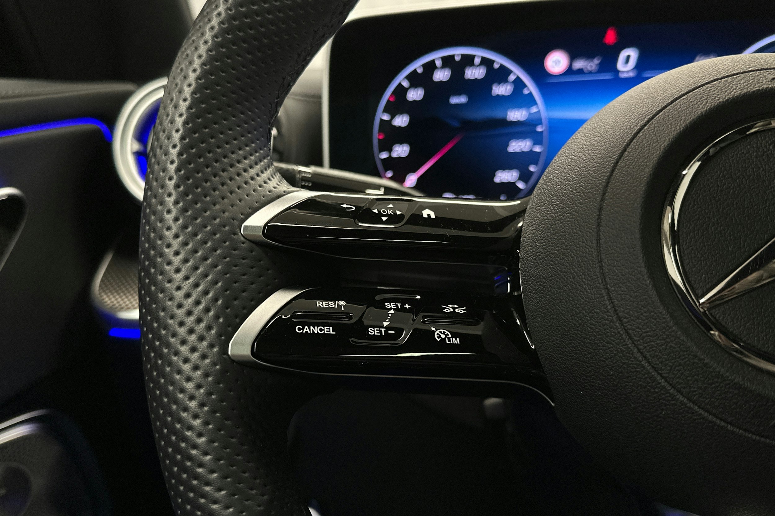 sininen Mercedes-Benz CLE 2024 kuva 14.