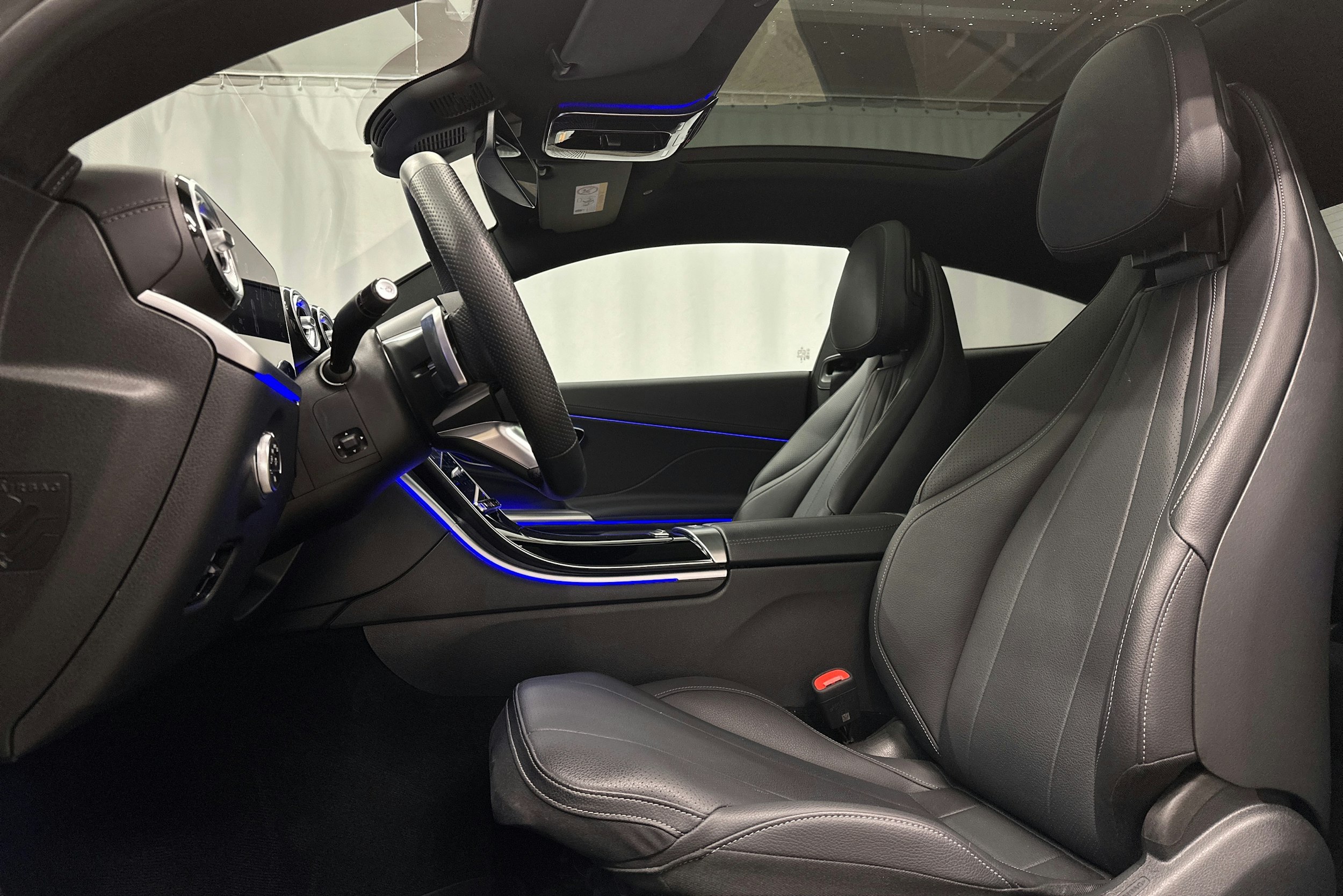 sininen Mercedes-Benz CLE 2024 kuva 28.