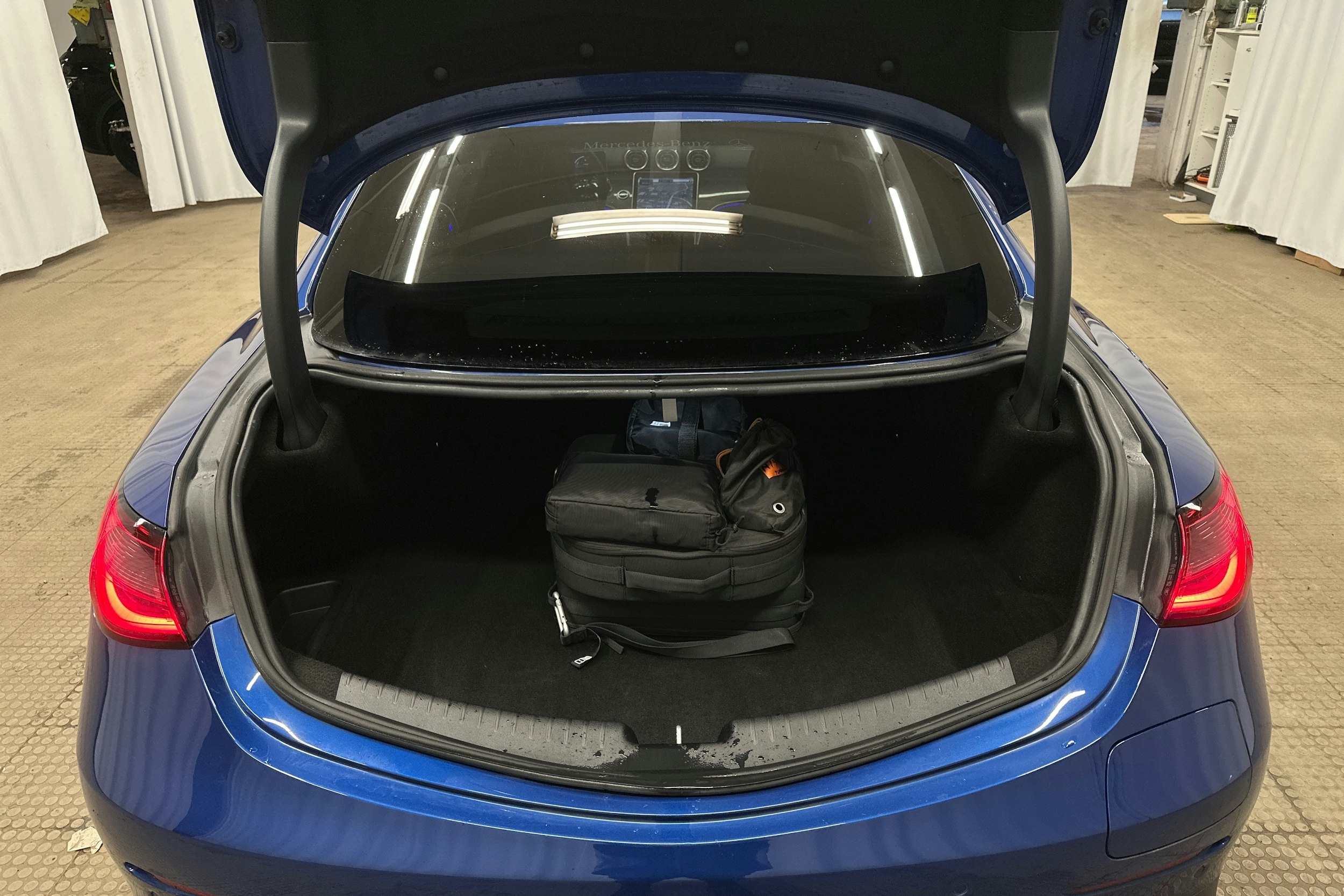 sininen Mercedes-Benz CLE 2024 kuva 30.