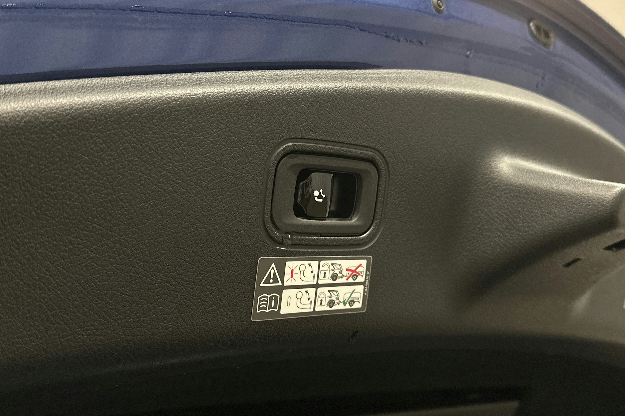 sininen Mercedes-Benz CLE 2024 kuva 32.