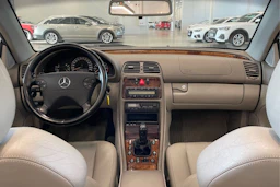sininen Mercedes-Benz CLK 2002 kuva 11.