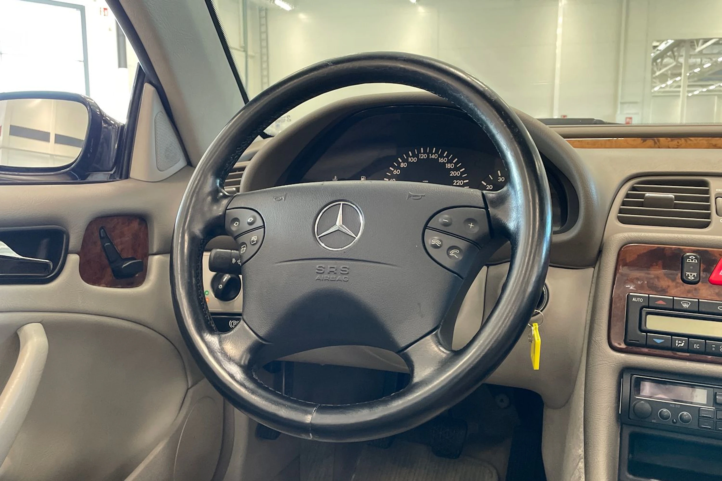 sininen Mercedes-Benz CLK 2002 kuva 12.