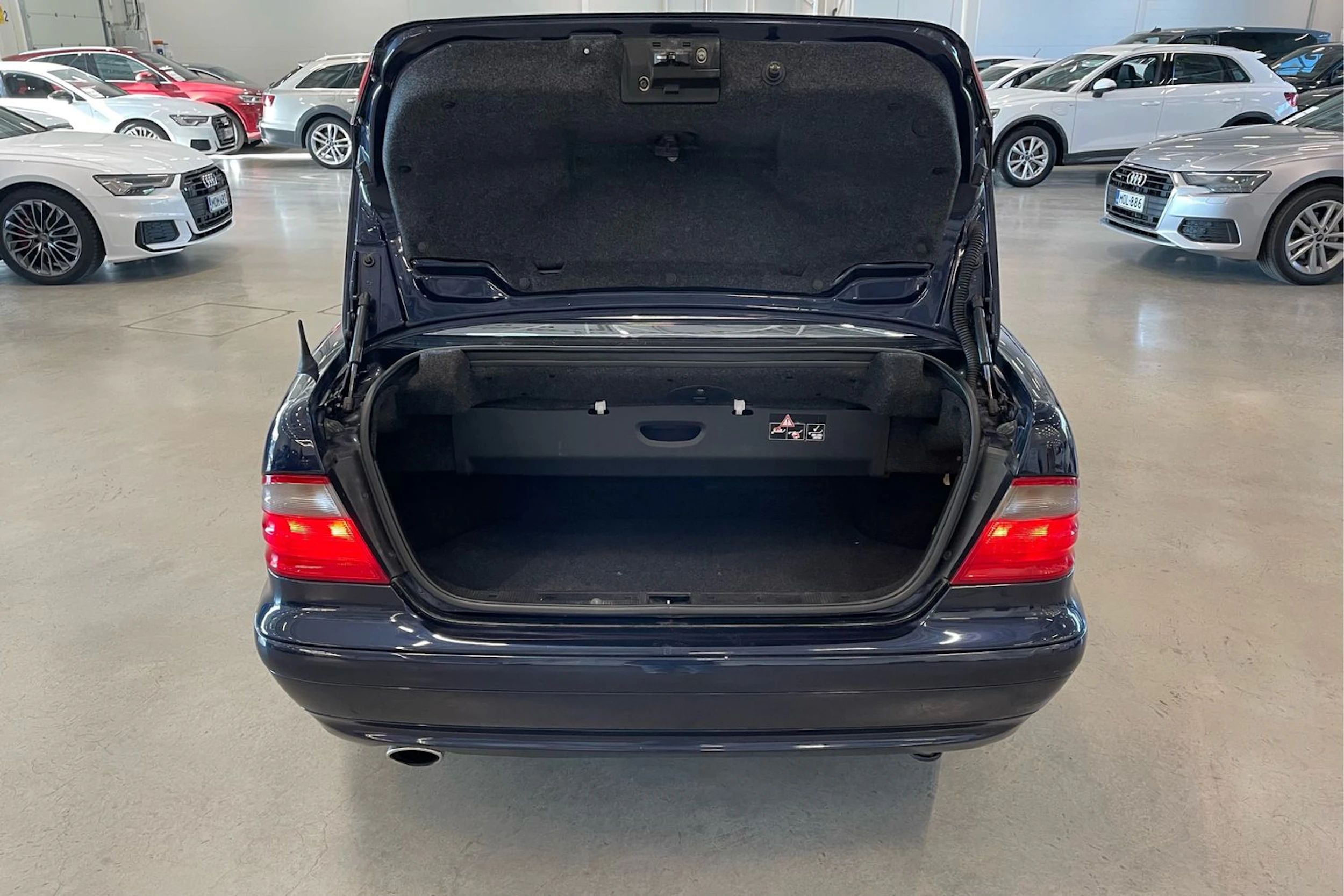 sininen Mercedes-Benz CLK 2002 kuva 20.