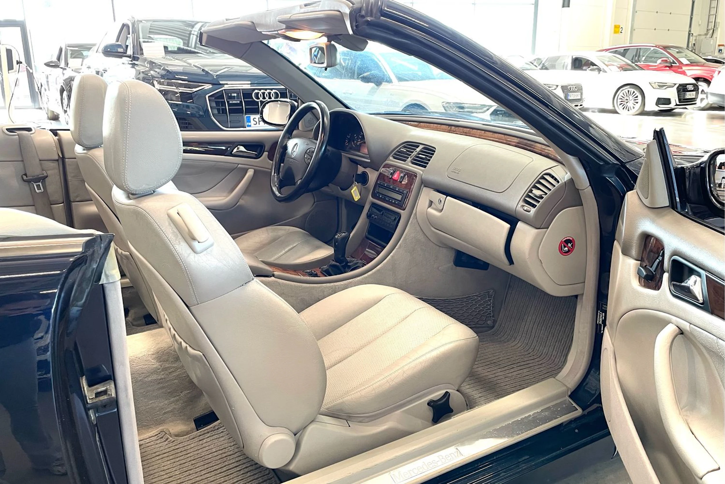 sininen Mercedes-Benz CLK 2002 kuva 22.