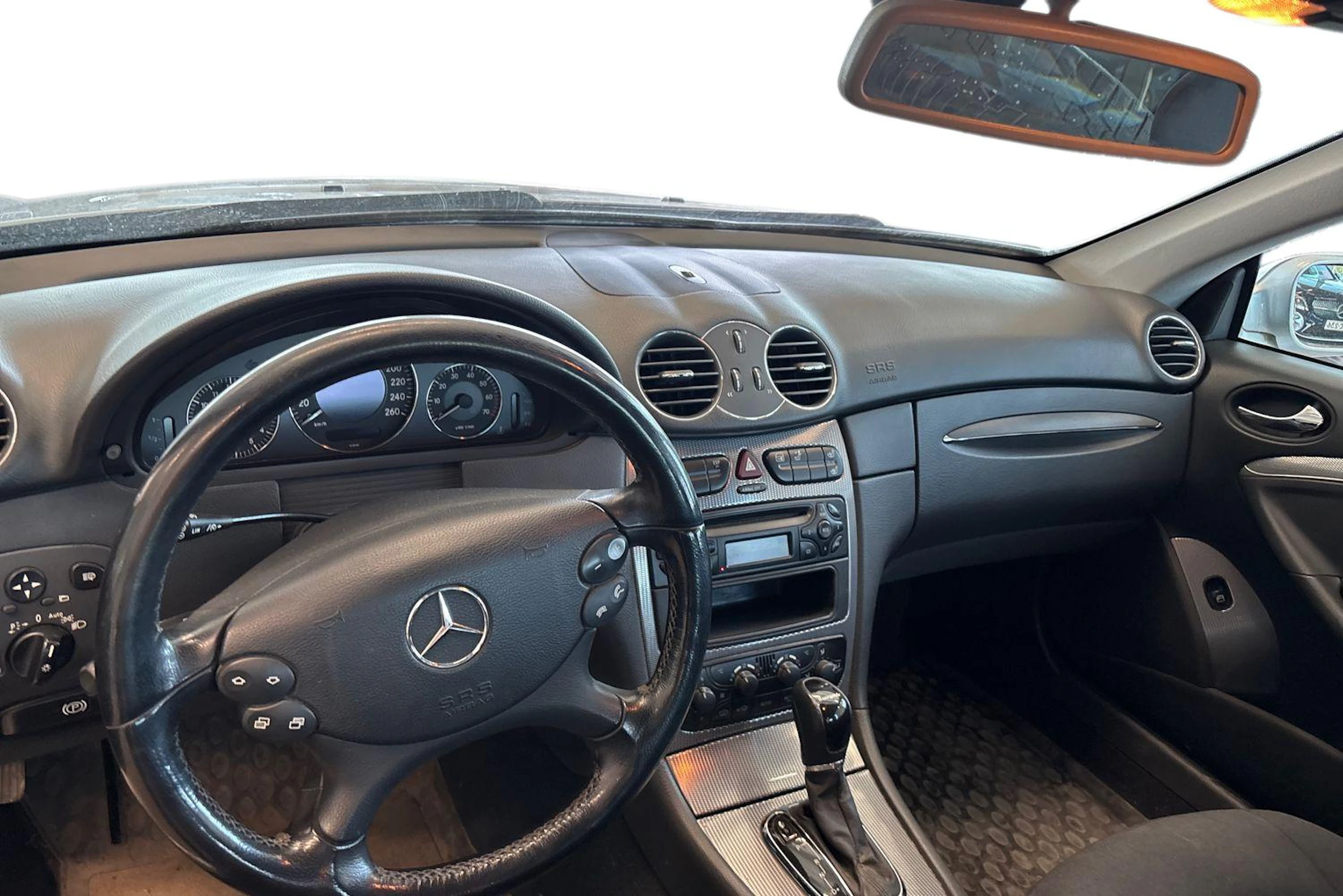 harmaa Mercedes-Benz CLK 2003 kuva 9.