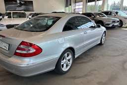 harmaa Mercedes-Benz CLK 2003 kuva 16.