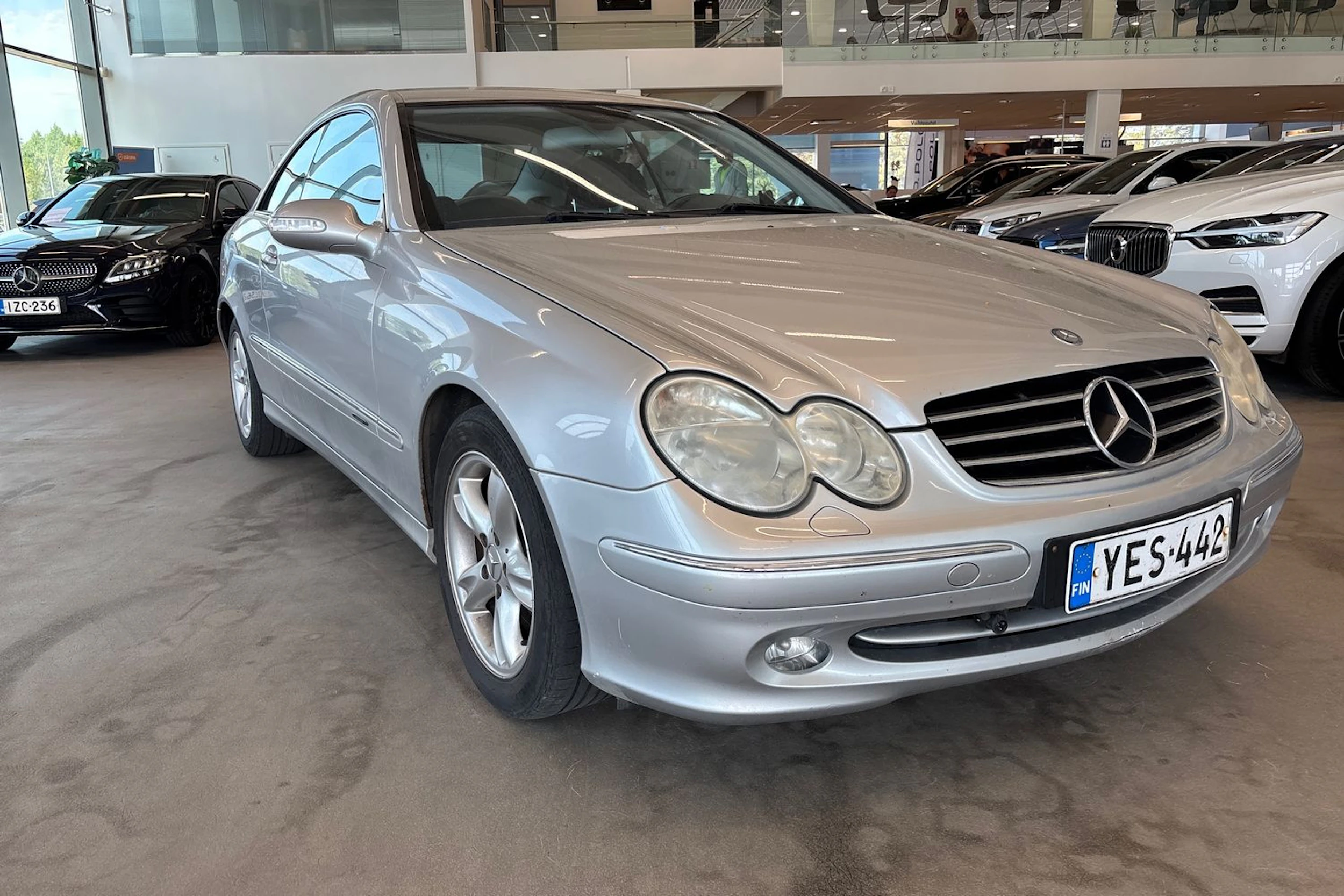 harmaa Mercedes-Benz CLK 2003 kuva 19.