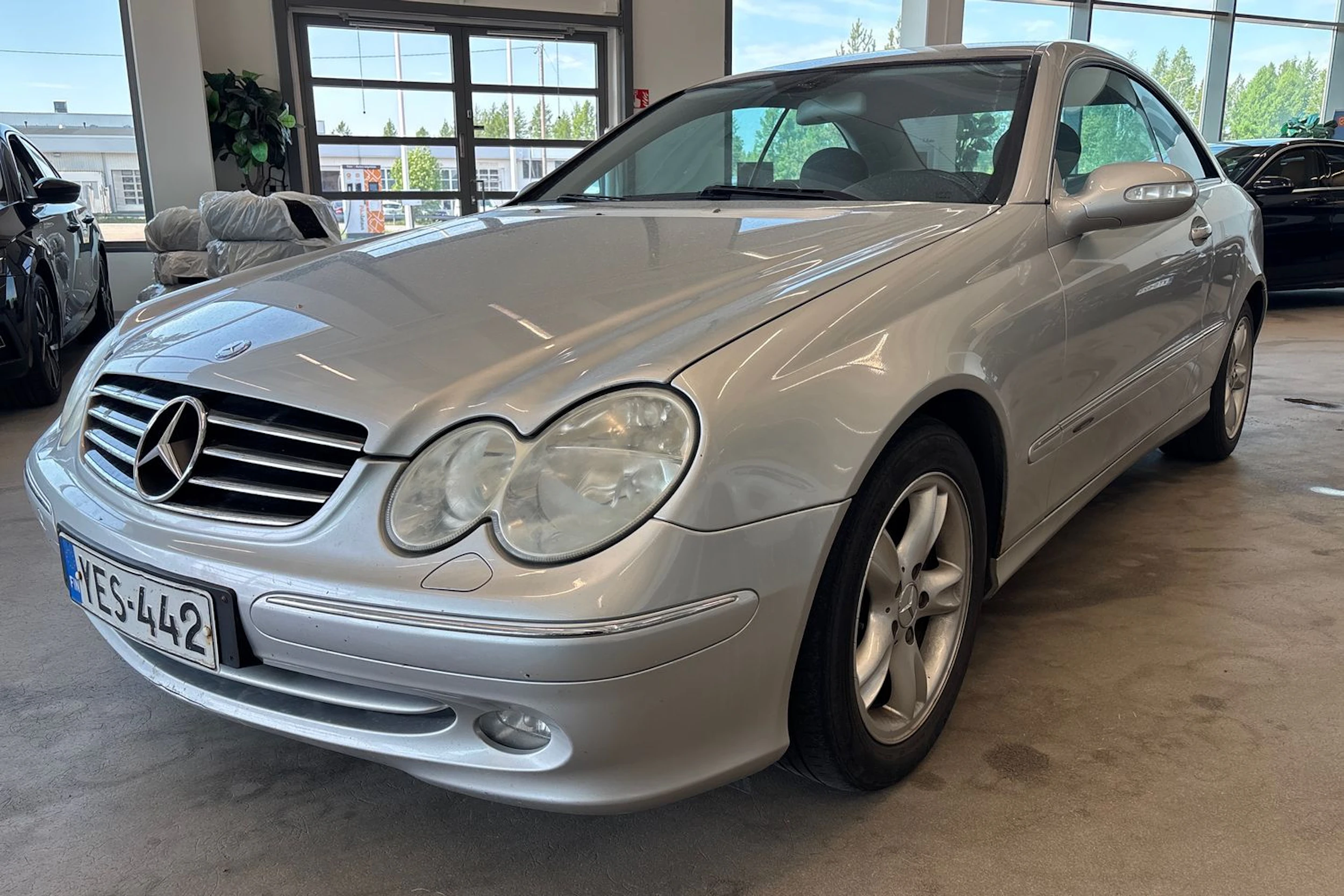 harmaa Mercedes-Benz CLK 2003 kuva 20.