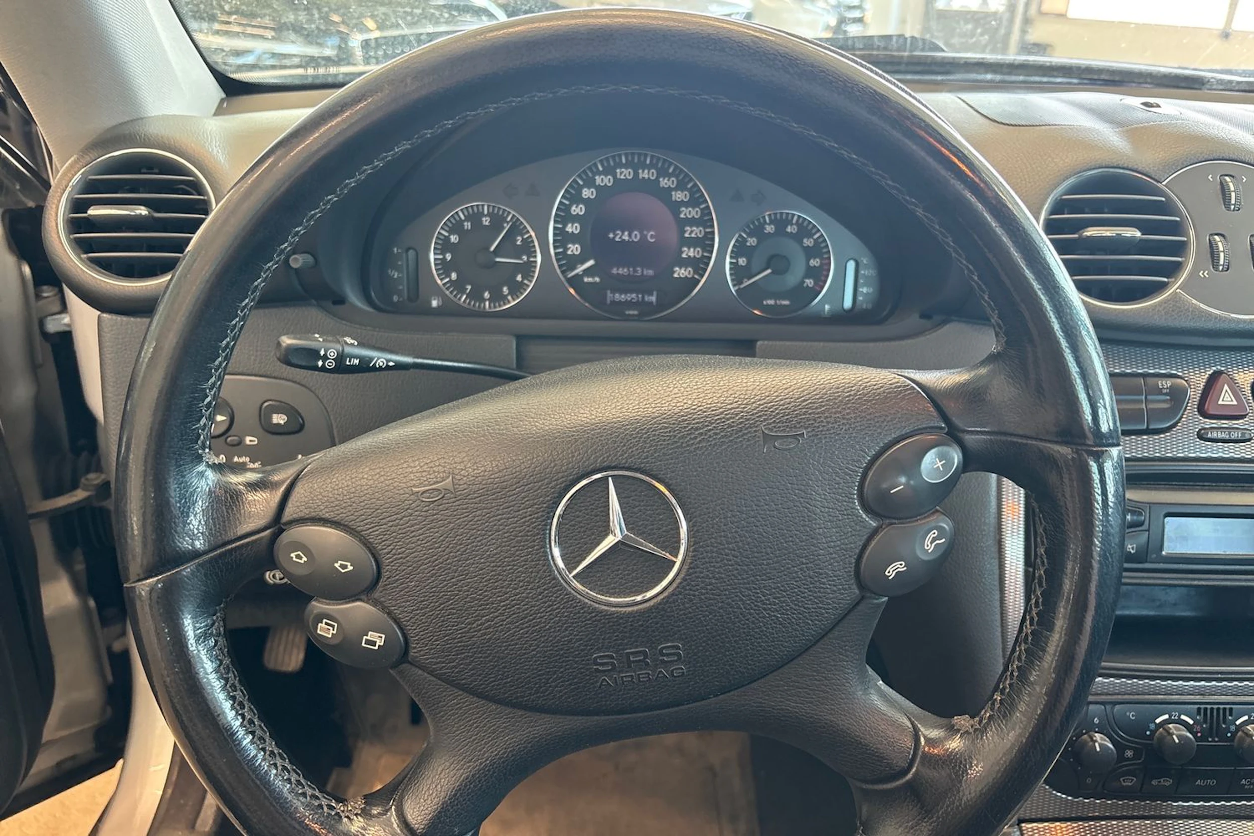harmaa Mercedes-Benz CLK 2003 kuva 32.