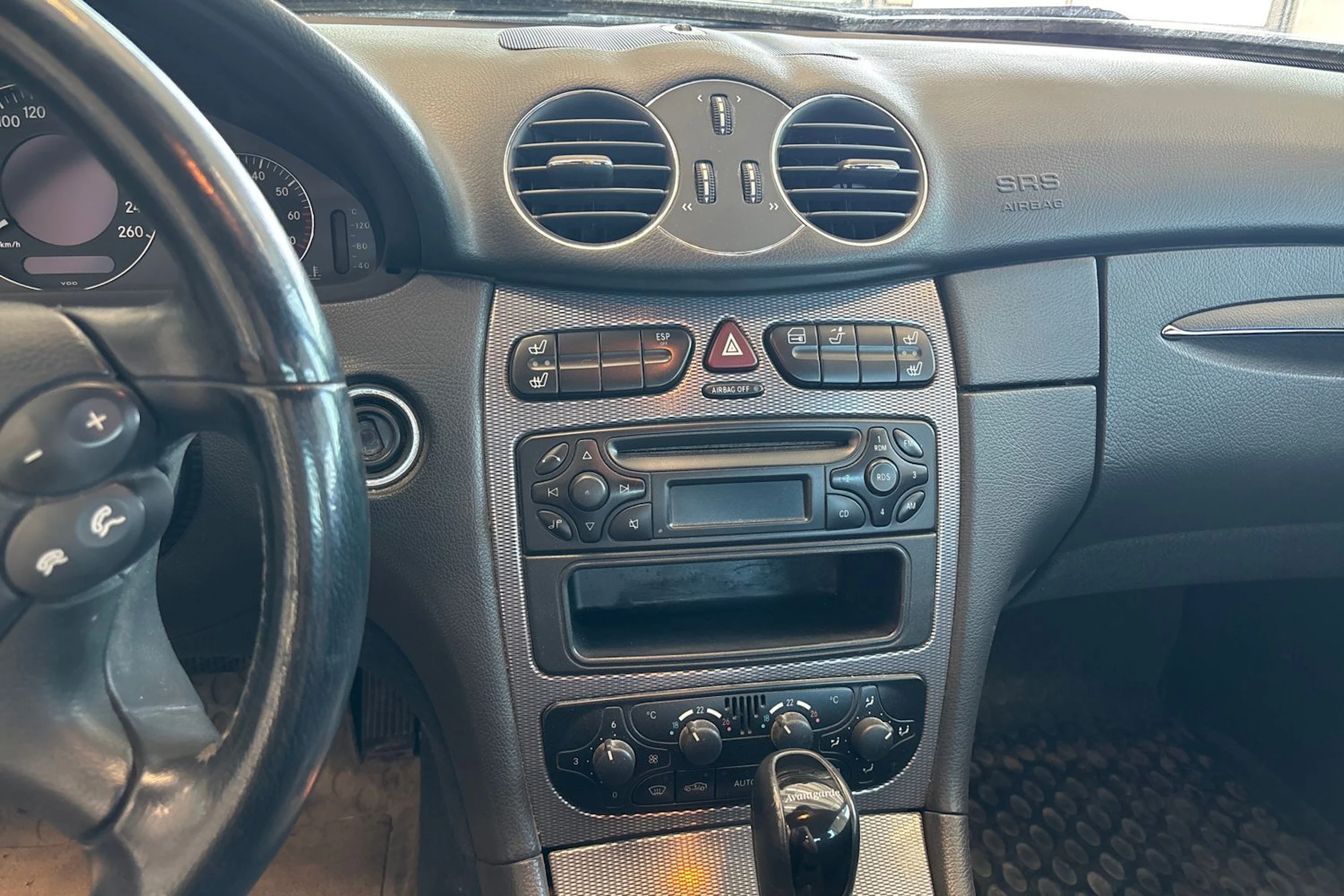 harmaa Mercedes-Benz CLK 2003 kuva 33.