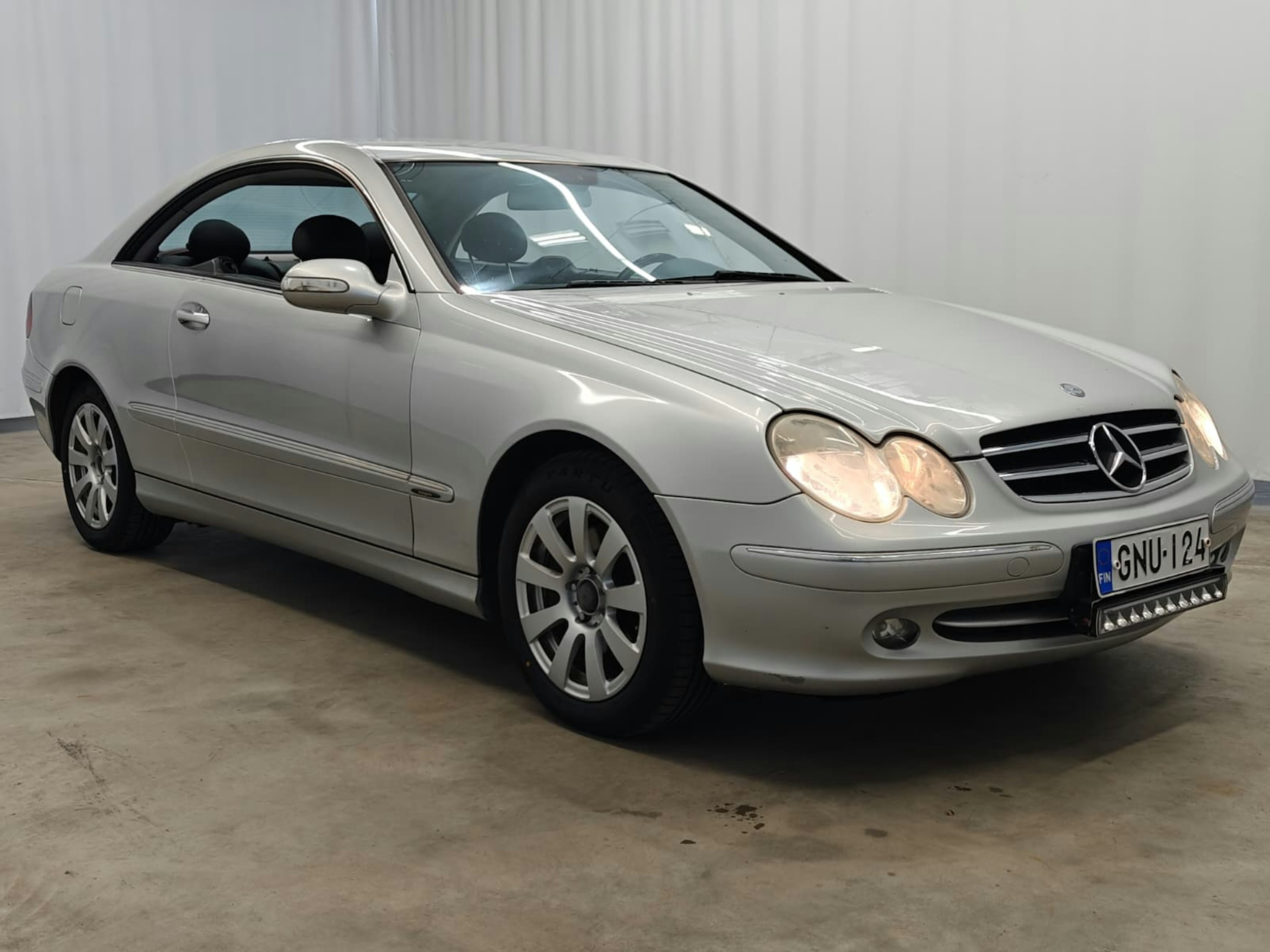 harmaa Mercedes-Benz CLK 2004 kuva 1.