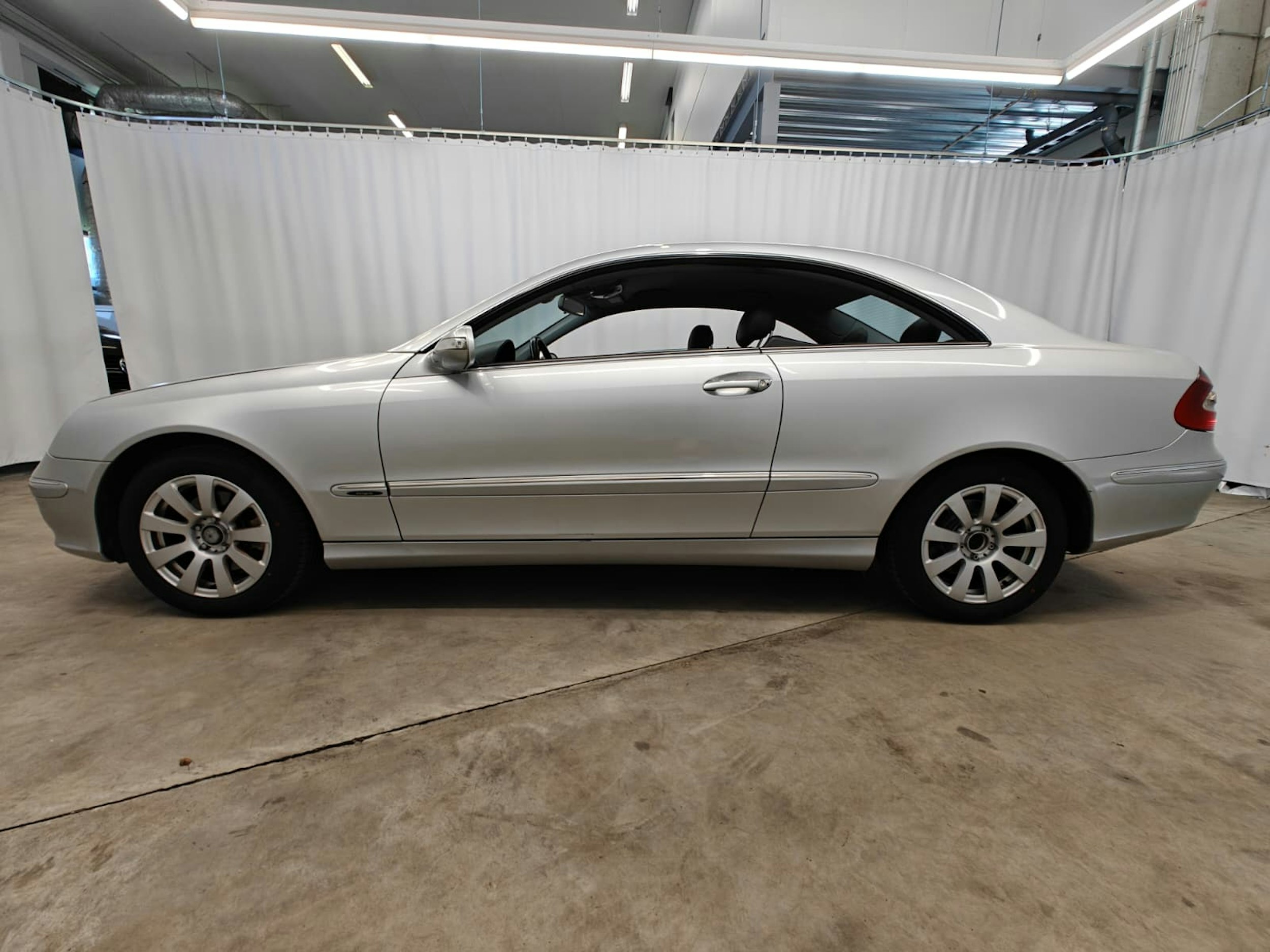 harmaa Mercedes-Benz CLK 2004 kuva 6.