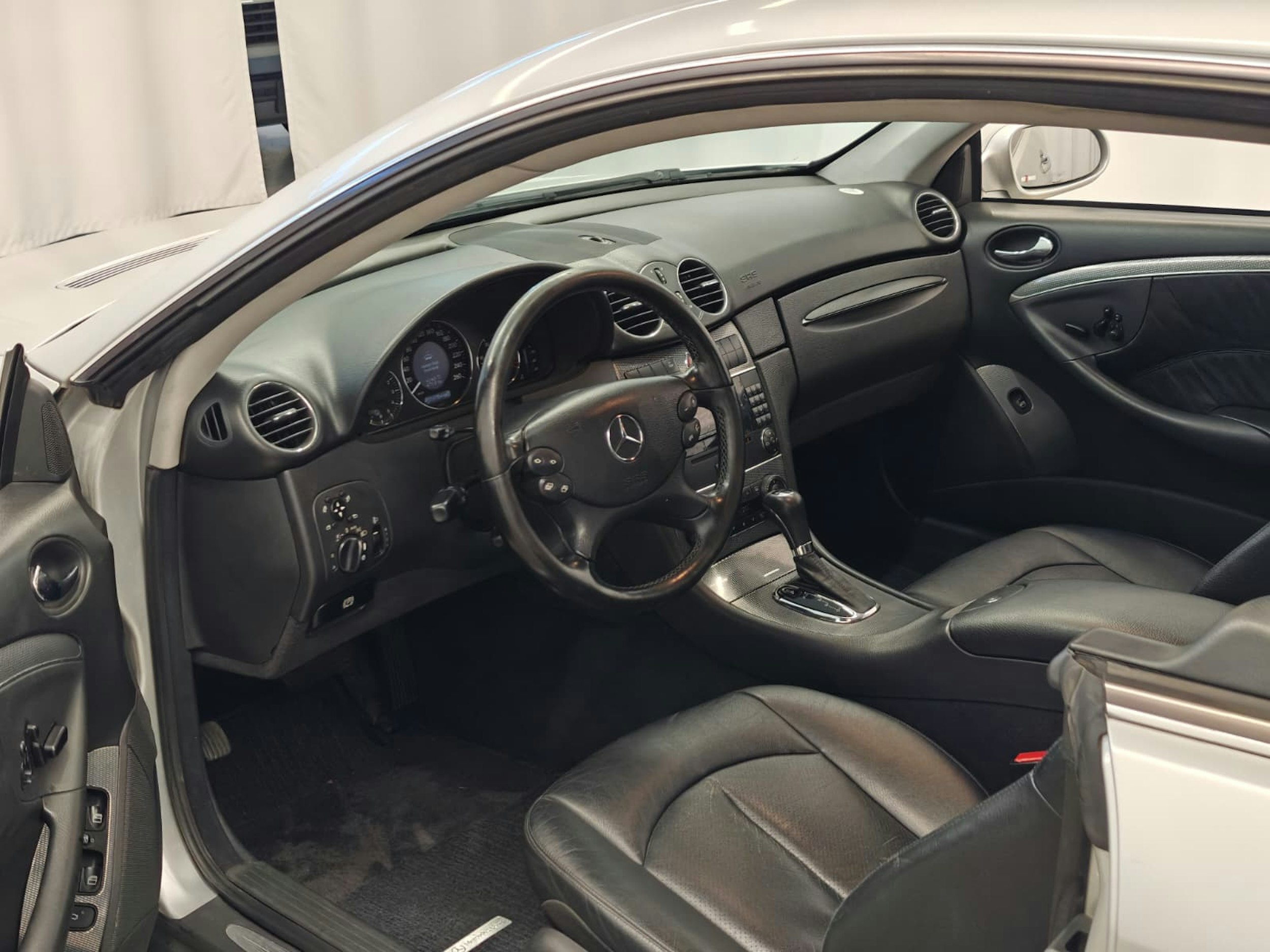 harmaa Mercedes-Benz CLK 2004 kuva 9.