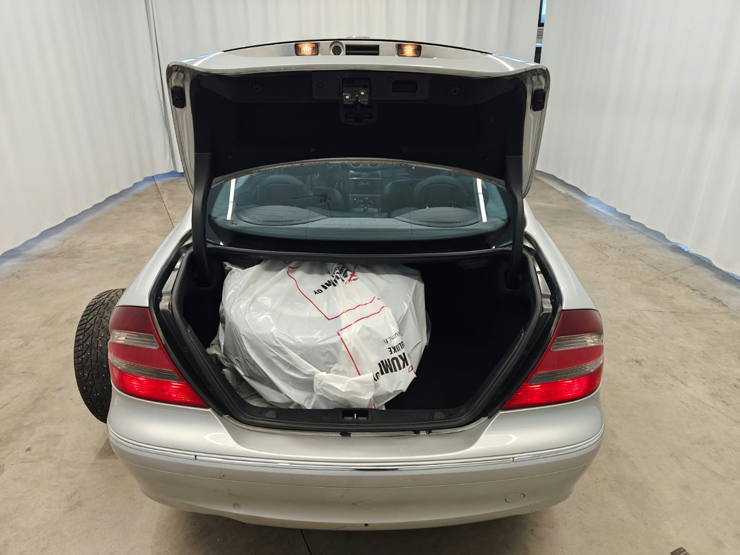 harmaa Mercedes-Benz CLK 2004 kuva 23.
