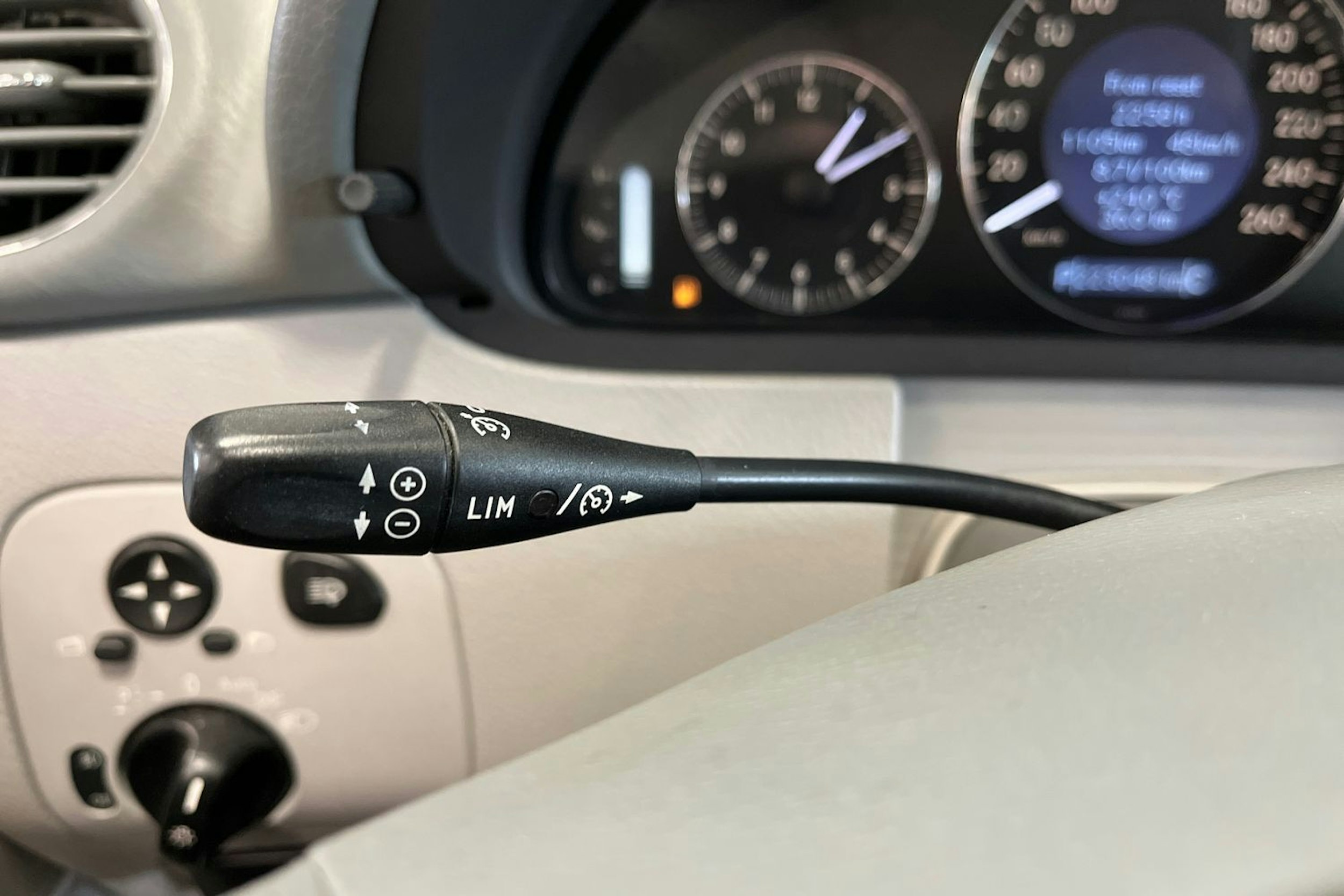 musta Mercedes-Benz CLK 2006 kuva 23.