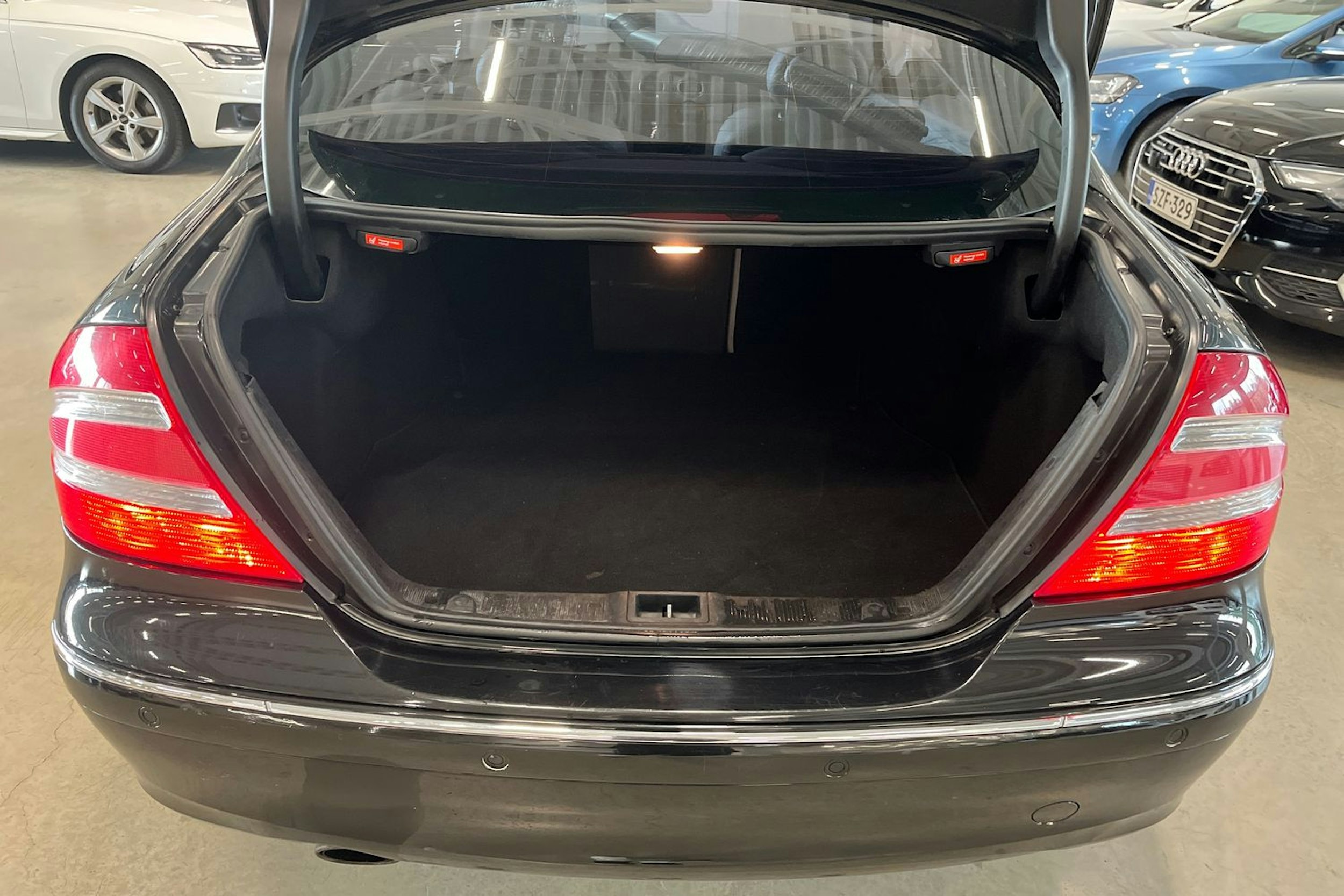 musta Mercedes-Benz CLK 2006 kuva 26.