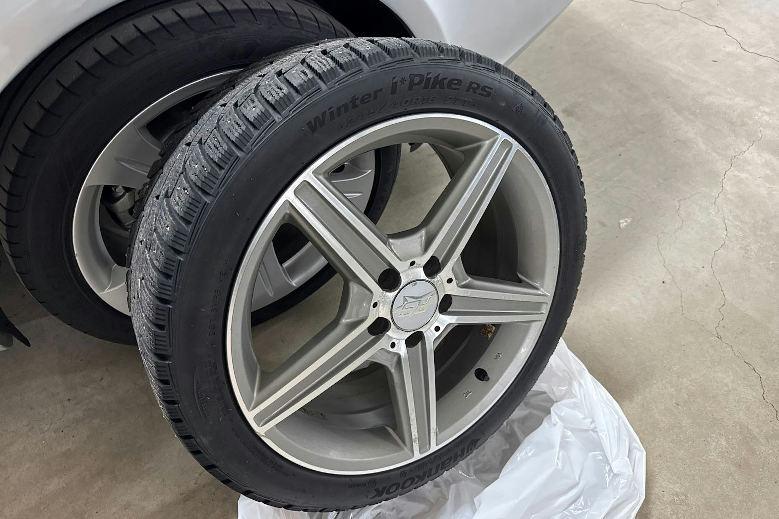 harmaa Mercedes-Benz CLS 2005 kuva 13.