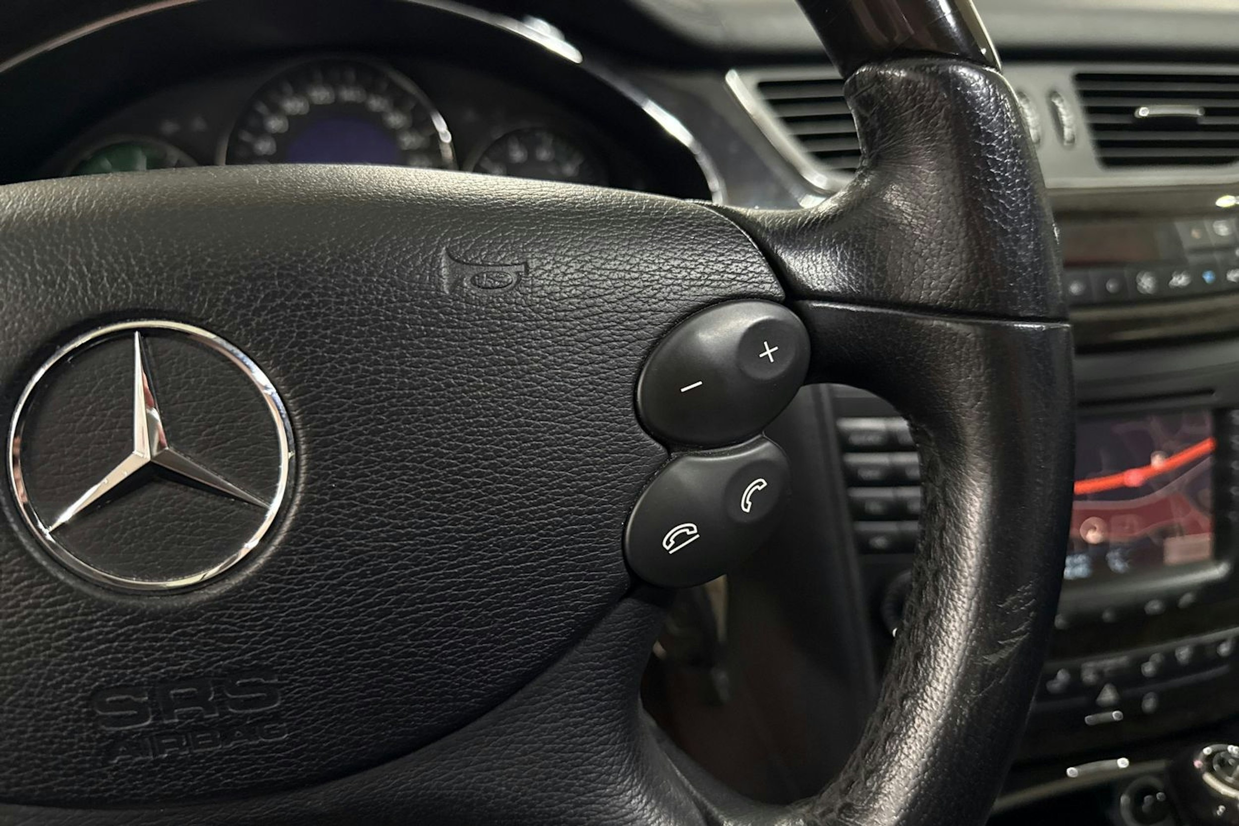 harmaa Mercedes-Benz CLS 2005 kuva 20.