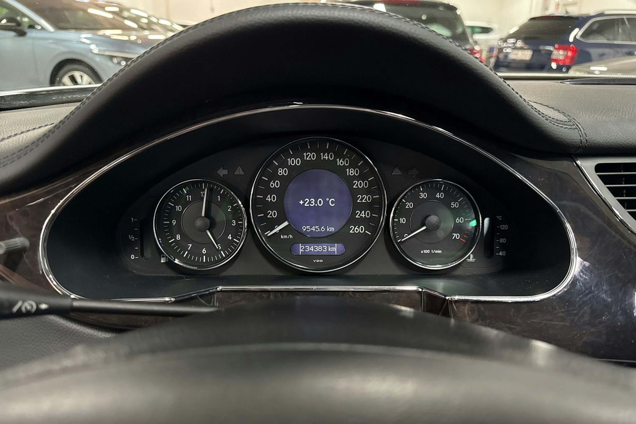 harmaa Mercedes-Benz CLS 2005 kuva 21.