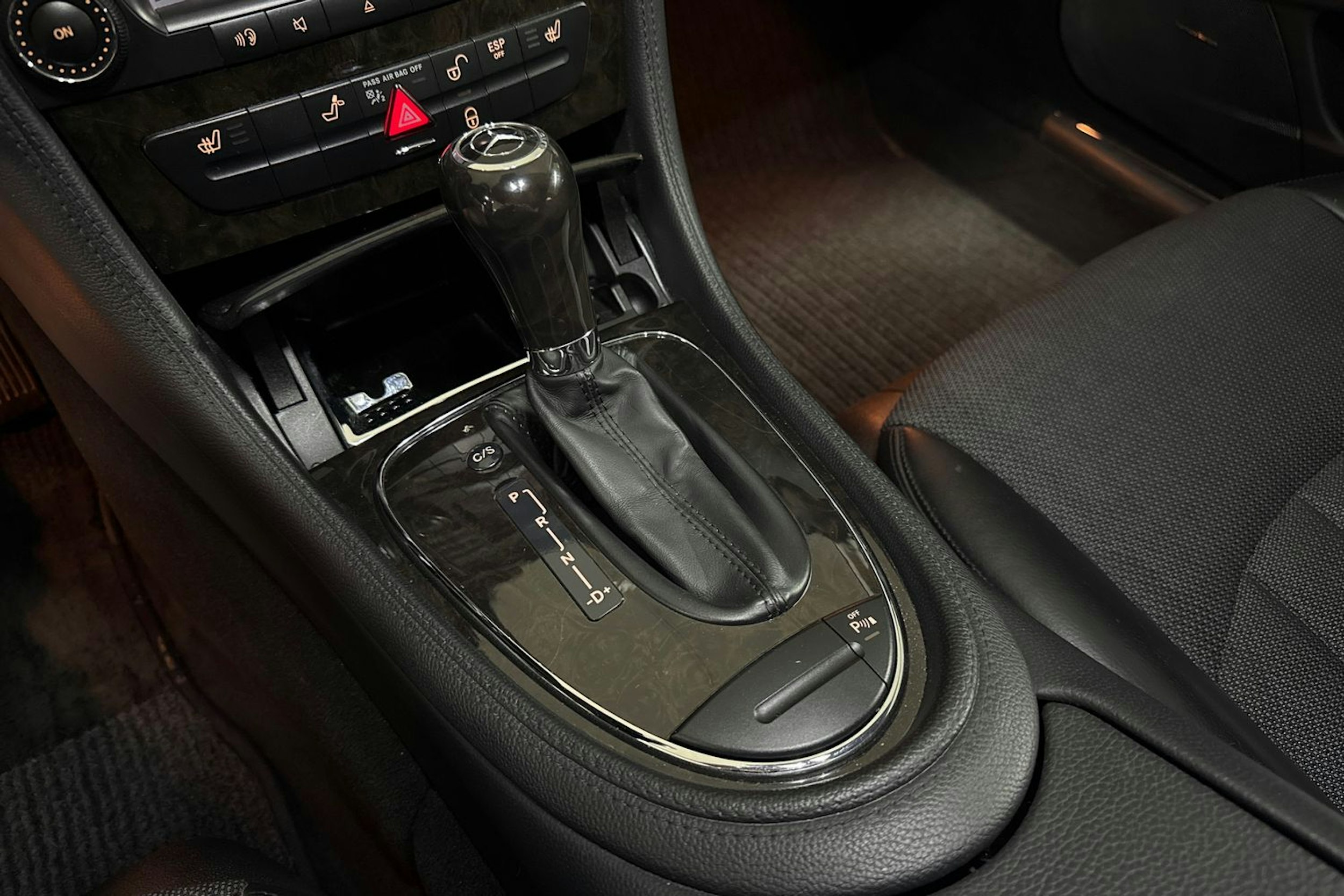 harmaa Mercedes-Benz CLS 2005 kuva 24.