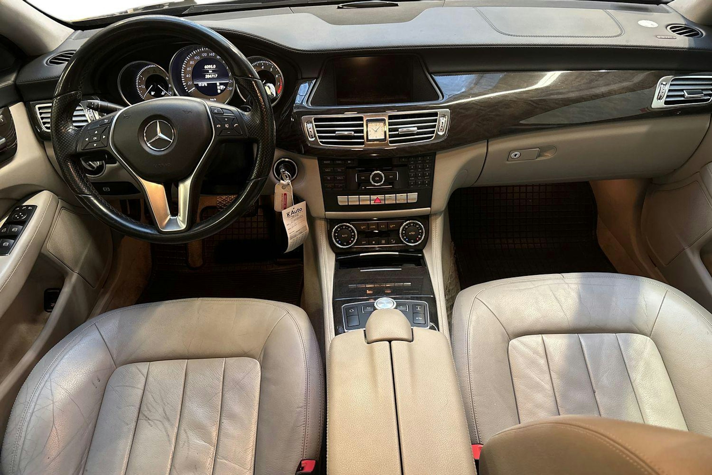 musta Mercedes-Benz CLS 2011 kuva 9.