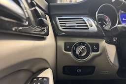 musta Mercedes-Benz CLS 2011 kuva 17.